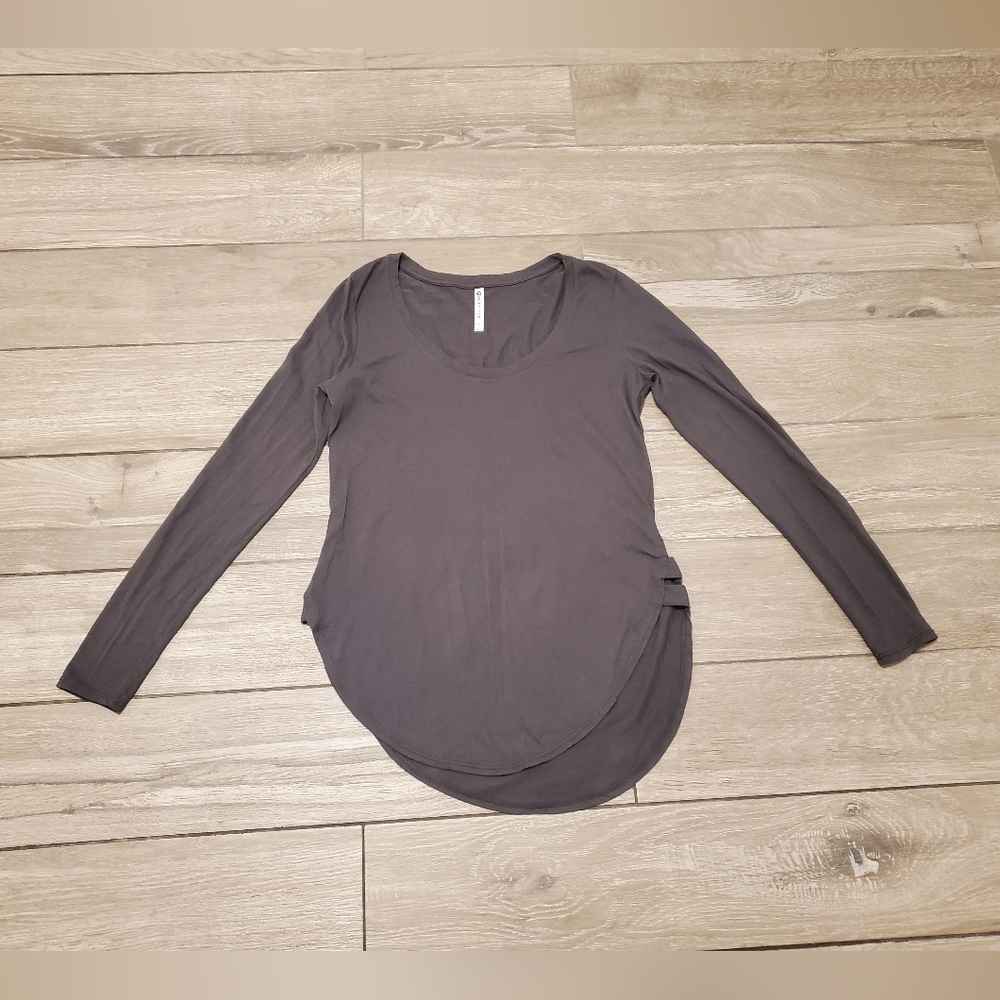 Fabletics women' cotton polyester gray long sleeve curve hem casual athletic top
